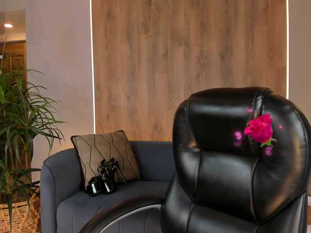 Live sex webcam photo for KateSunder #291562459