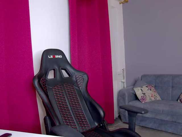 Live sex webcam photo for KateWalker #277367715