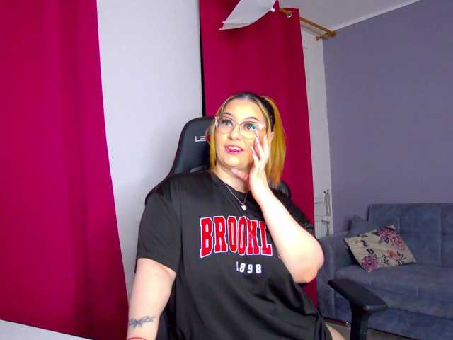 Live sex webcam photo for KateWalker #277477694