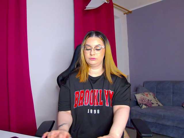 Live sex webcam photo for KateWalker #277496896