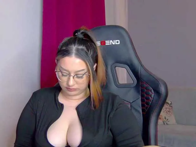 Live sex webcam photo for KateWalker #277936152