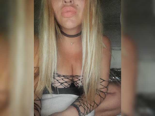 Live sex webcam photo for Kategoldfish #274659287