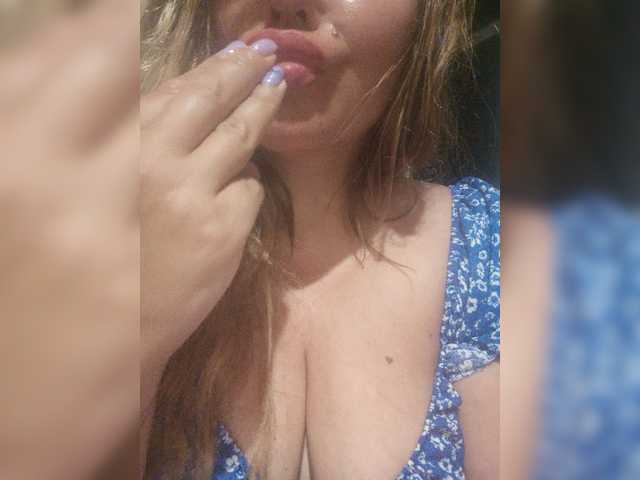 Live sex webcam photo for Kategoldfish #275578855