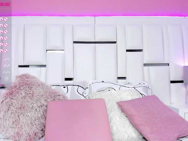 Live sex webcam photo for KatelynReid #275713292