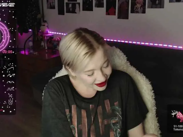 Live sex webcam photo for KaterinaJoyX #275465763