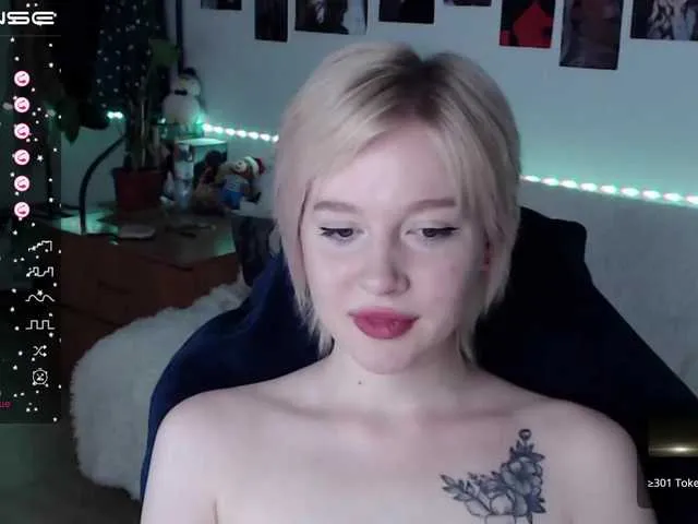 Live sex webcam photo for KaterinaJoyX #275518458