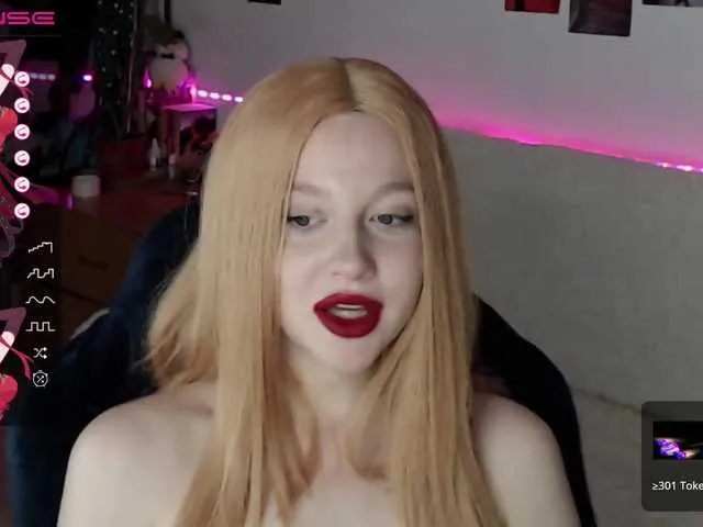 Live sex webcam photo for KaterinaJoyX #275562541