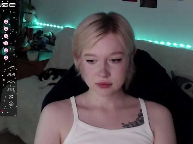 Live sex webcam photo for KaterinaJoyX #275569072