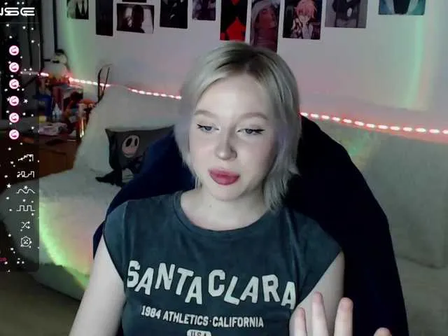 Live sex webcam photo for KaterinaJoyX #275829150