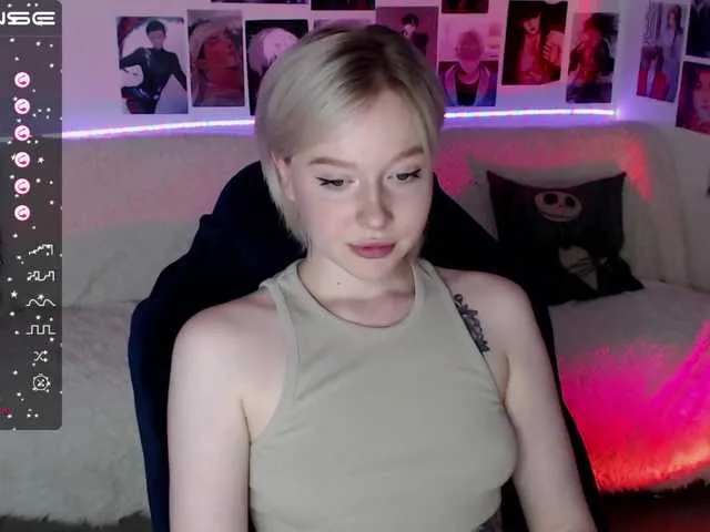 Live sex webcam photo for KaterinaJoyX #275870950