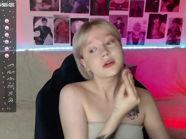 Live sex webcam photo for KaterinaJoyX #275951851