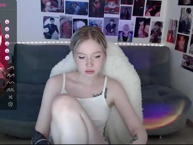 Live sex webcam photo for KaterinaJoyX #276105518