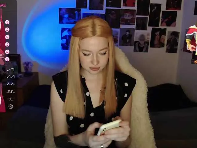 Live sex webcam photo for KaterinaJoyX #276478311