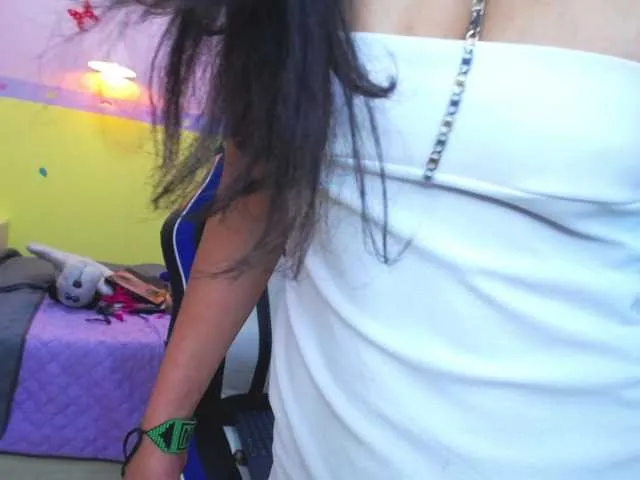 Live sex webcam photo for Kathira-18 #272427304