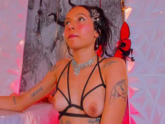 Live sex webcam photo for KatiaBridge #289556576