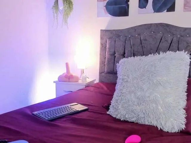 Live sex webcam photo for Katialove05 #291787678