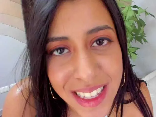 Live sex webcam photo for KatieNolan #272206342