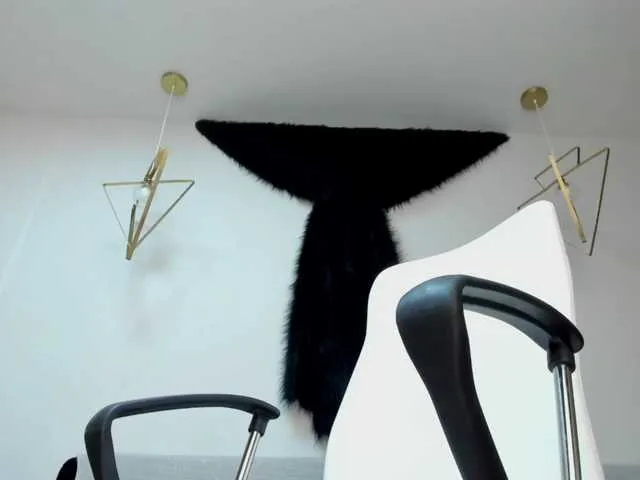 Live sex webcam photo for KatieNolan #272342794