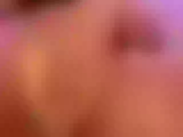Live sex webcam photo for KatieNolan #272356617