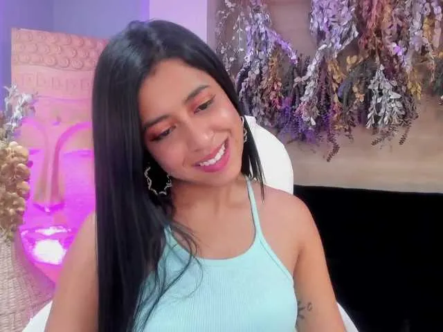Live sex webcam photo for KatieNolan #272992391