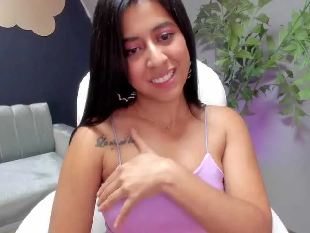 Live sex webcam photo for KatieNolan #273439018