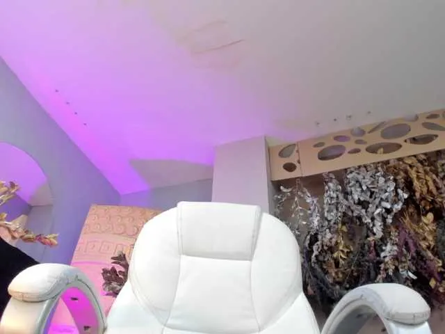 Live sex webcam photo for KatieNolan #273984598