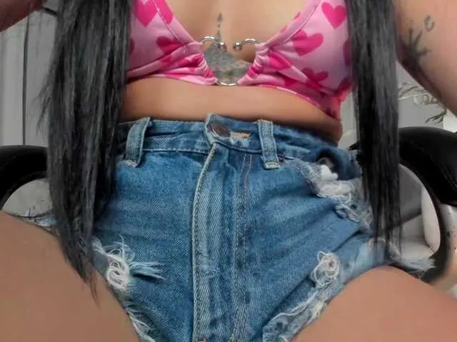 Live sex webcam photo for KatieNolan #275738490