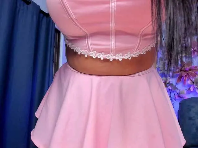 Live sex webcam photo for KatieNolan #275983064