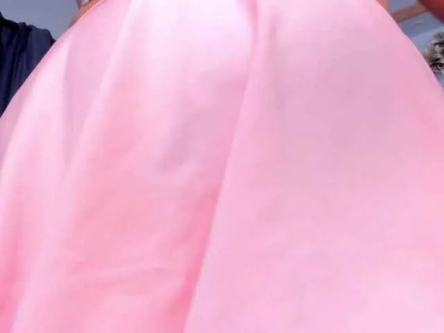 Live sex webcam photo for KatieNolan #276204400