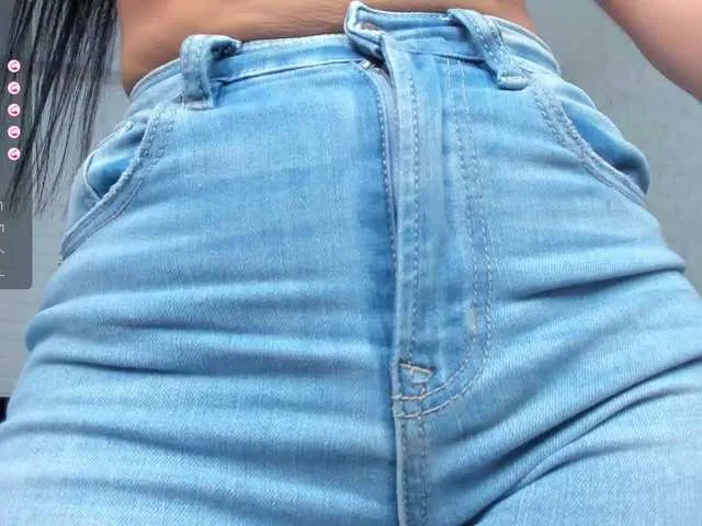 Live sex webcam photo for KatieNolan #277231430
