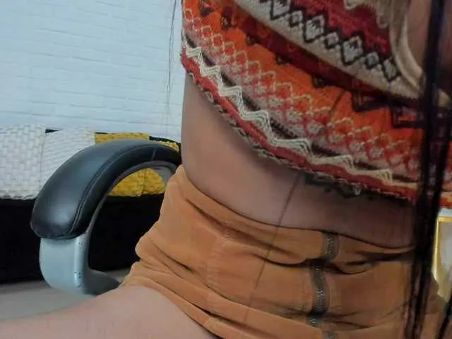 Live sex webcam photo for KatieNolan #277439929
