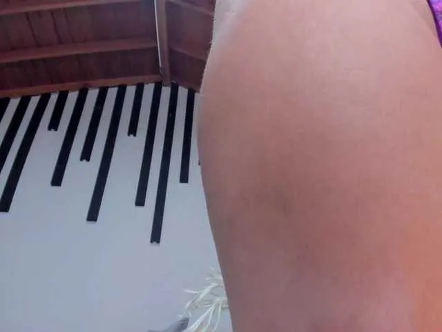 Live sex webcam photo for KatieNolan #277592291