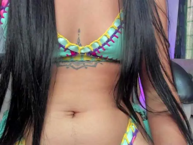 Live sex webcam photo for KatieNolan #277704224