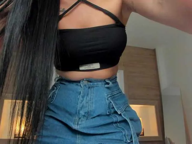 Live sex webcam photo for KatieNolan #277857788