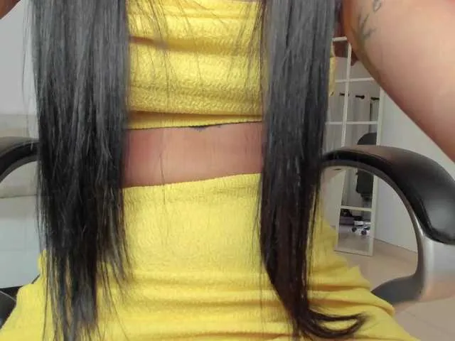Live sex webcam photo for KatieNolan #277916657