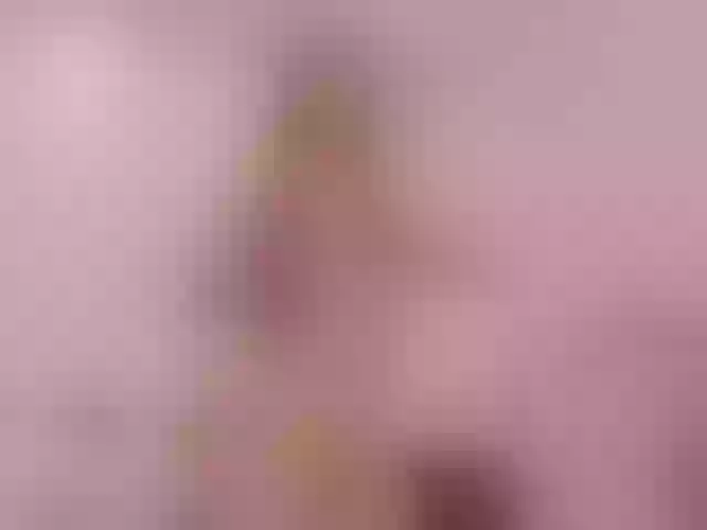 Live sex webcam photo for KatieNolan #290796551