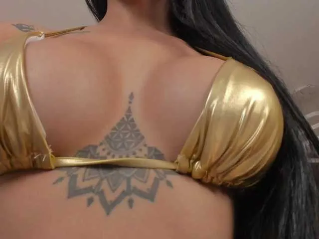 Live sex webcam photo for KatieNolan #291235559