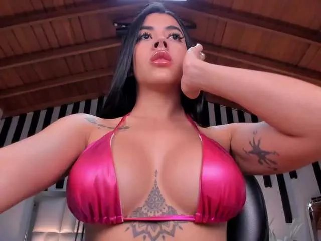 Live sex webcam photo for KatieNolanX #292159077