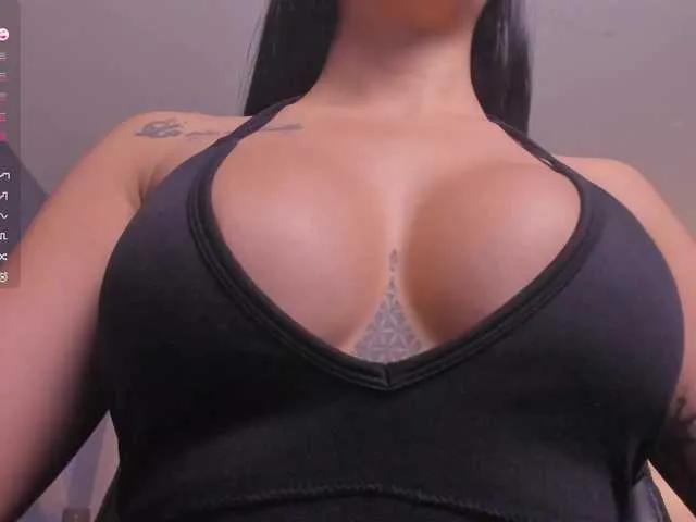 Live sex webcam photo for KatieNolanX #293496536