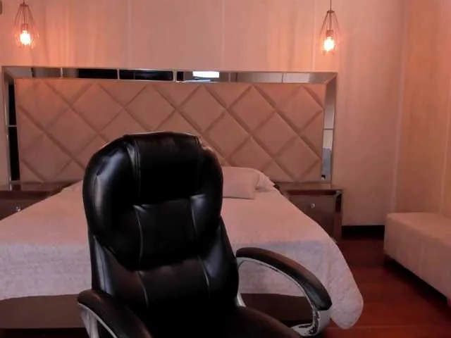 Live sex webcam photo for KatieStonne #292359562