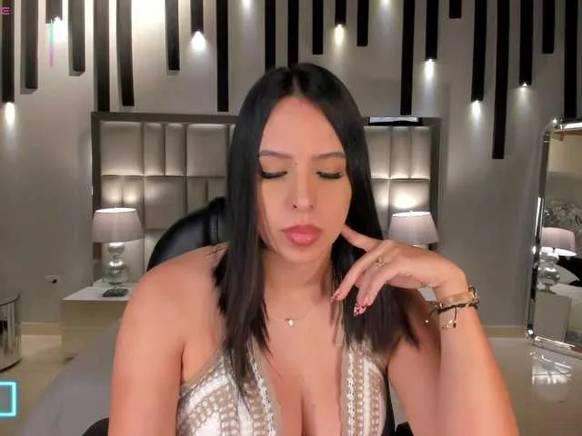 Live sex webcam photo for KatieStonne #292430387