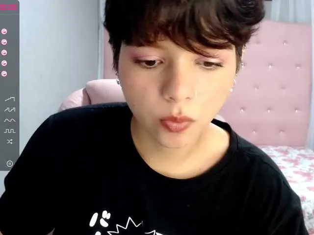 Live sex webcam photo for Katiehs #272525753