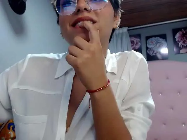 Live sex webcam photo for Katiehs #272577924