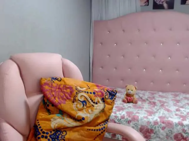 Live sex webcam photo for Katiehs #272584584