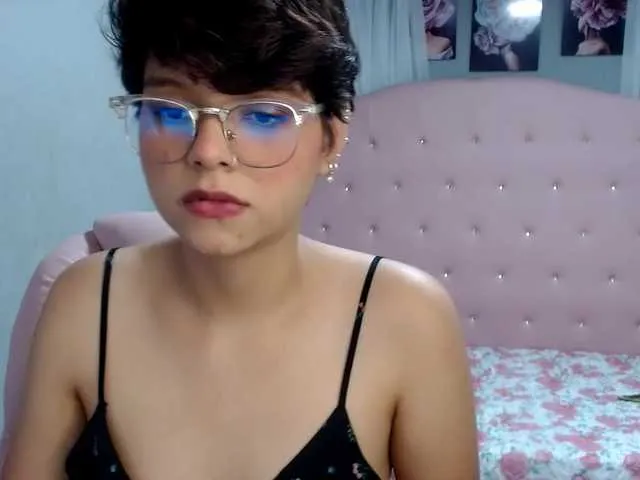 Live sex webcam photo for Katiehs #272665948