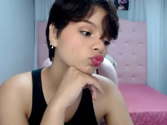 Live sex webcam photo for Katiehs #272722969