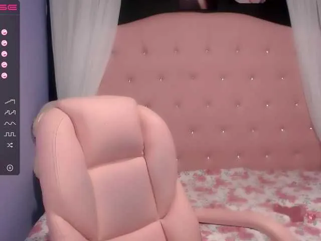 Live sex webcam photo for Katiehs #272777158