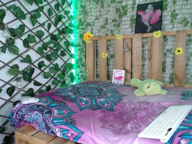 Live sex webcam photo for Katina- #273029340