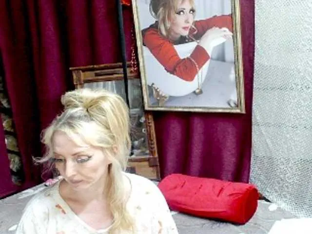 Live sex webcam photo for KatrinExcite #291876137