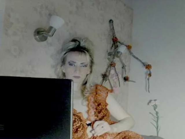 Live sex webcam photo for KatrinExcite #292358645